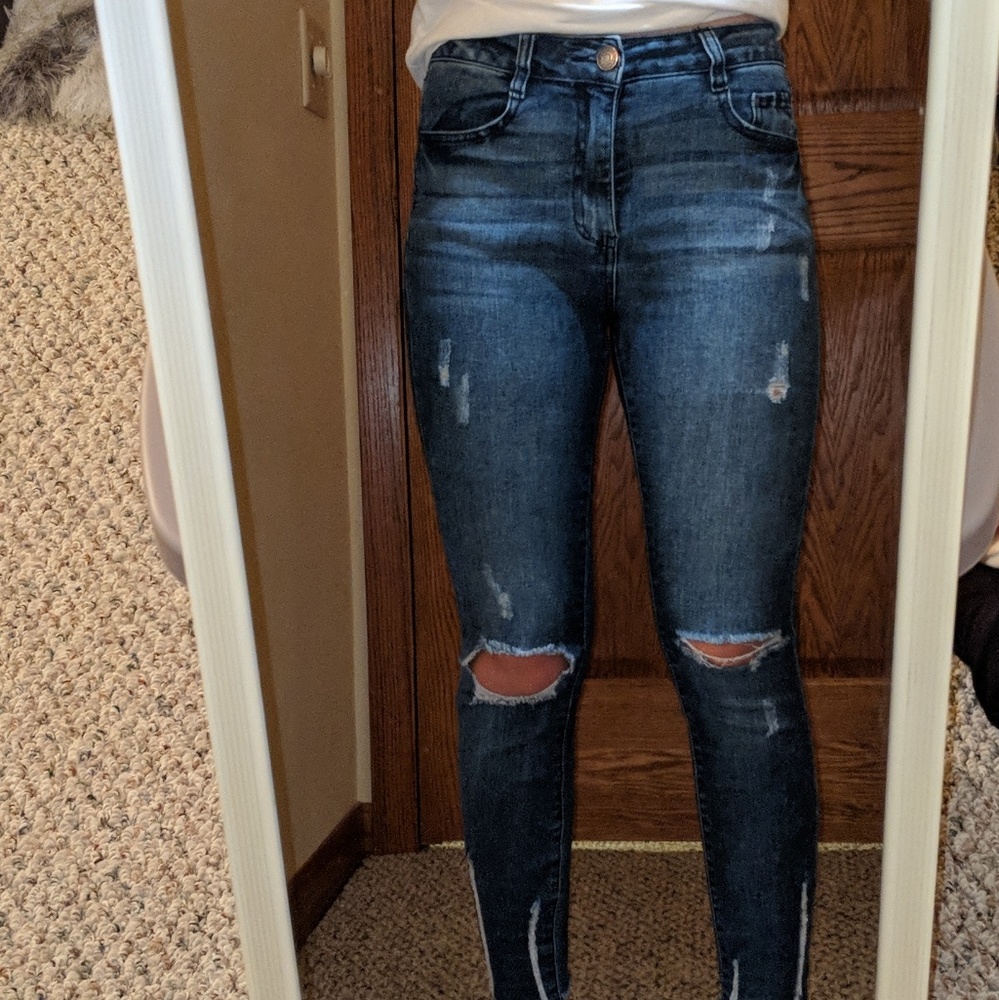 Refuge Distressed Jeans Size 0, Stretchy Material